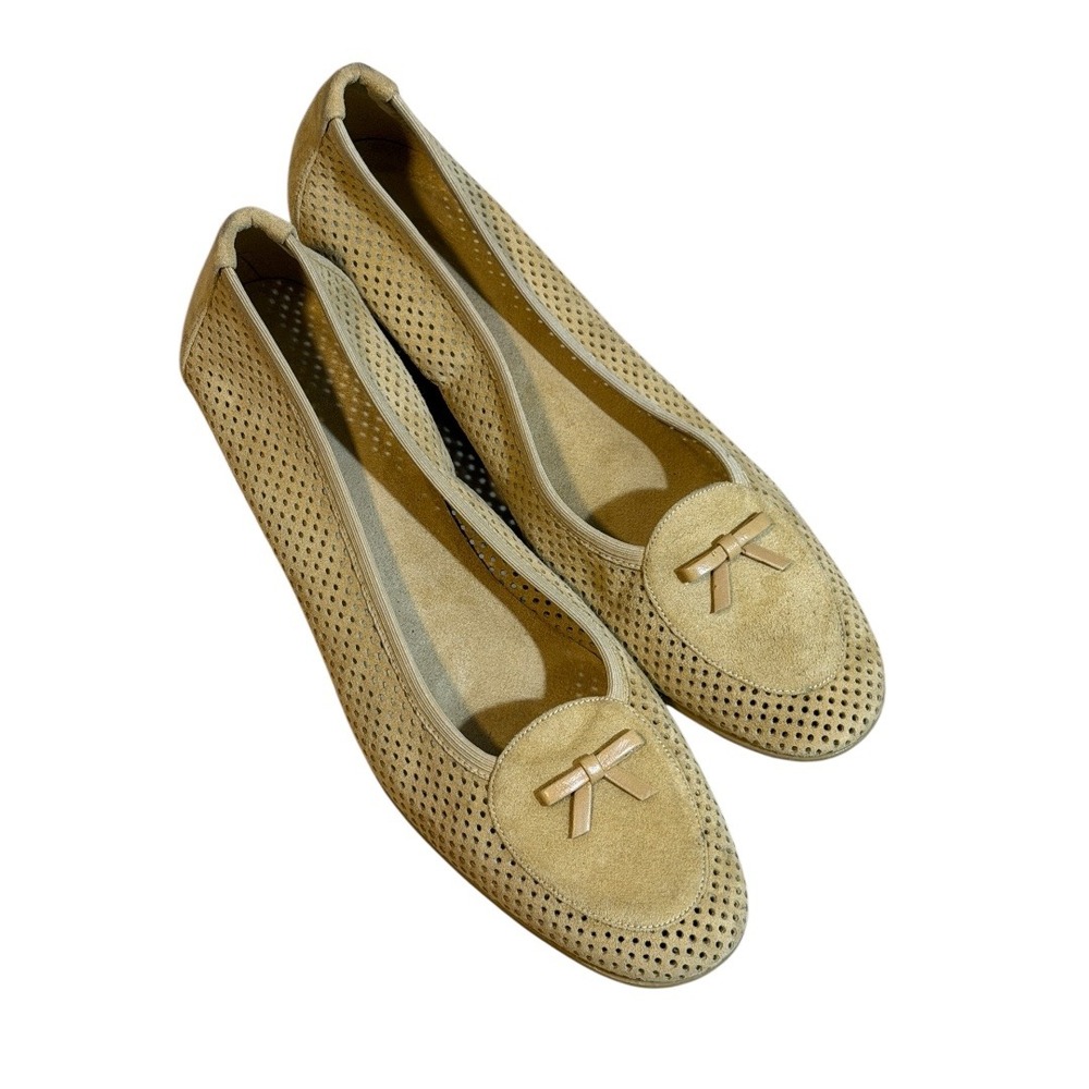 Stuart Weitzman Perforated‎ Suede Pump Women 8 Tan Bow Low Heel Made in Spain
